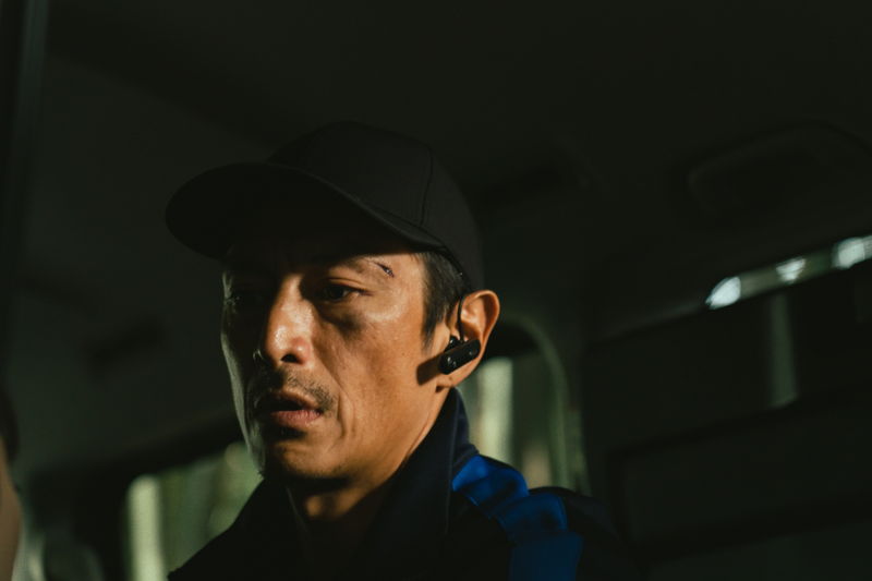 伊勢谷友介　不敵な笑みに自然体な表情　主人公に復讐される謎の男演じる　　「ペナルティループ」場面写真
