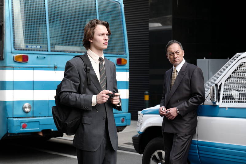 新聞記者アンセル・エルゴート　90年代の東京裏社会に迫る　渡辺謙が刑事役　ドラマ「TOKYO VICE」予告