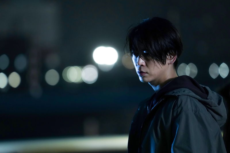 亀梨和也が見せるサイコパス弁護士の二面性　「怪物の木こり」場面写真