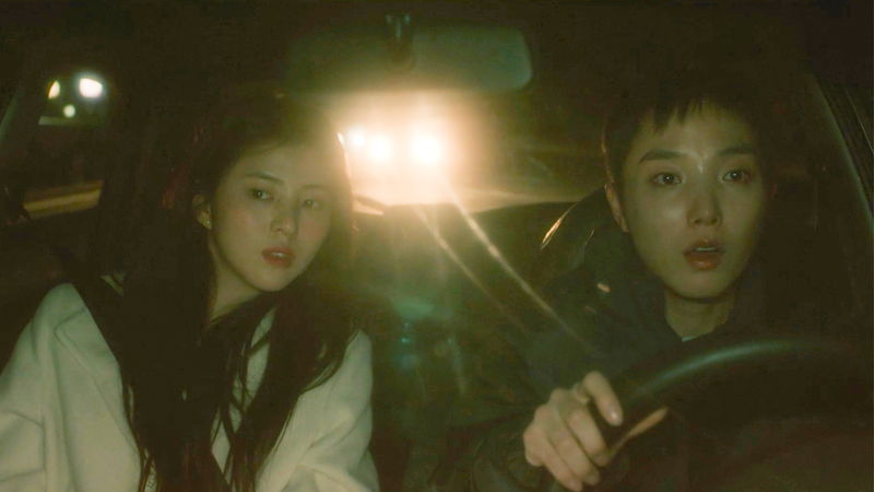 ハン・ソヒ 互いの寂しさを埋めるような深いキス クィア・ロマンスに挑戦 「12月の君へ」本編映像