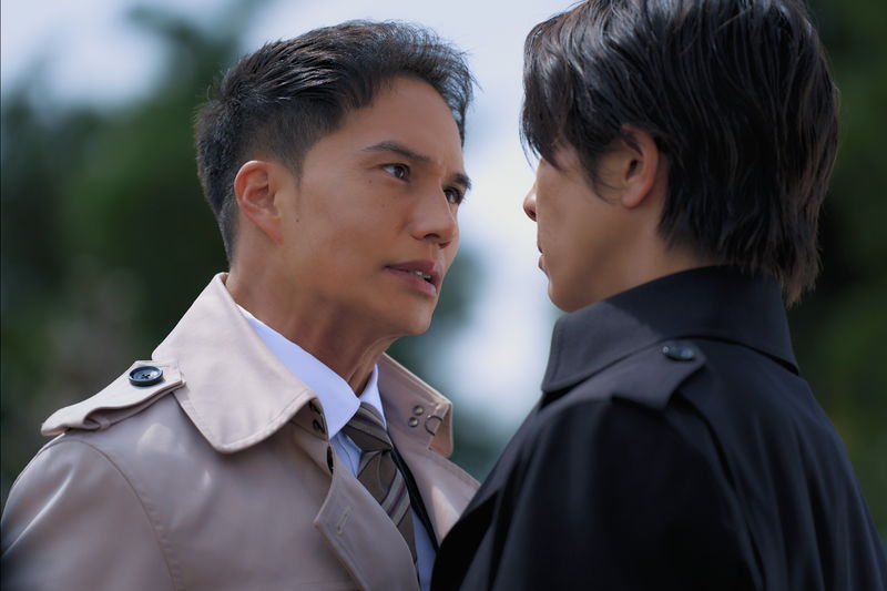 山下智久が砂漠で泥だらけの姿 ”恋人”泉里香が支える おなじみメンバーも 「正直不動産」場面写真