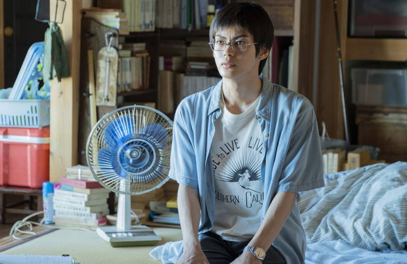 神尾楓珠が理屈っぽい変わり者の姿　「そこまで自分とはかけ離れていない」　「恋は光」場面写真