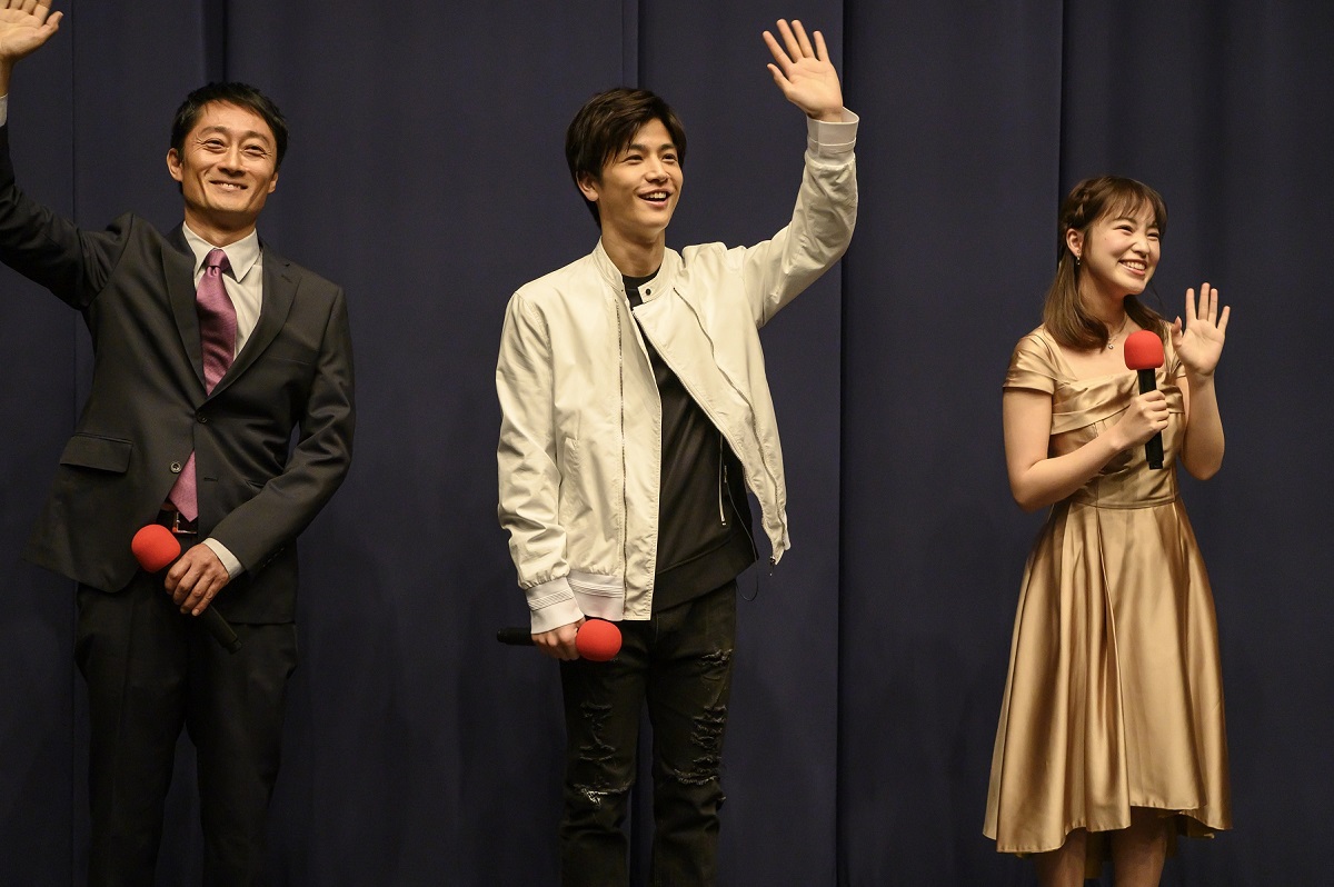 岩田剛典が人気俳優のオンとオフの表情を見せる　「空に住む」劇中写真公開