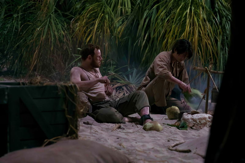 ディーン・フジオカの前に半魚人が出現　鎖でつながれたイギリス兵とサバイバル　「オラン・イカン」予告