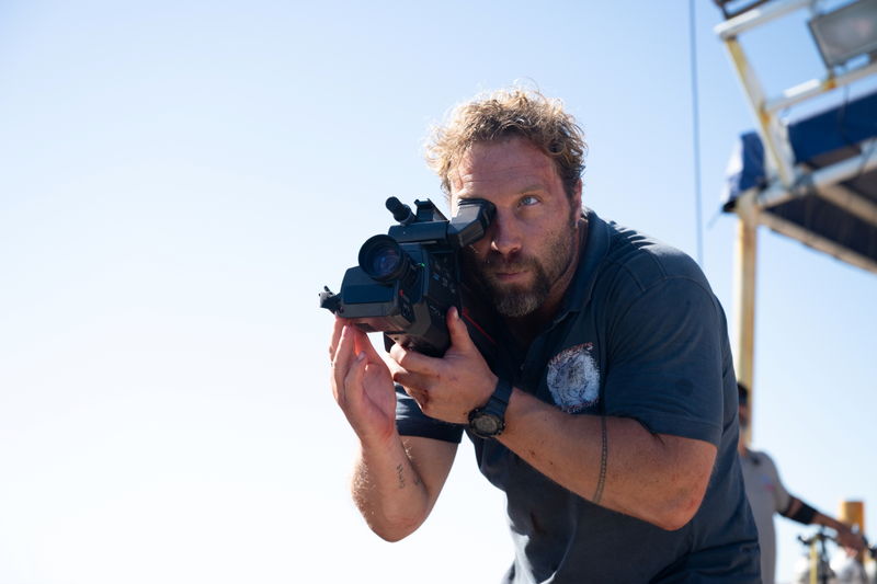 サメ映画＋サイコパスな船長　カンヌでプレミア上映　「デンジャラス・アニマルズ 絶望海域」予告