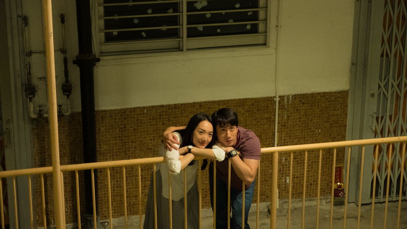 テレンス・ラウ、セシリア・チョイを見つけて目で追う姿 「幻愛 夢の向こうに」本編映像