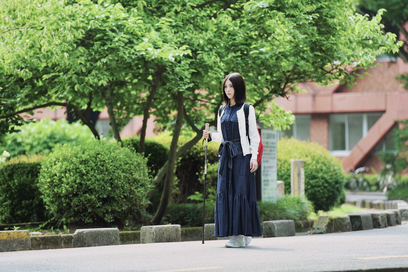 浜辺美波　目の不自由な音大生役　ピアニストの夢へ必死にもがく姿　「サイレントラブ」場面写真