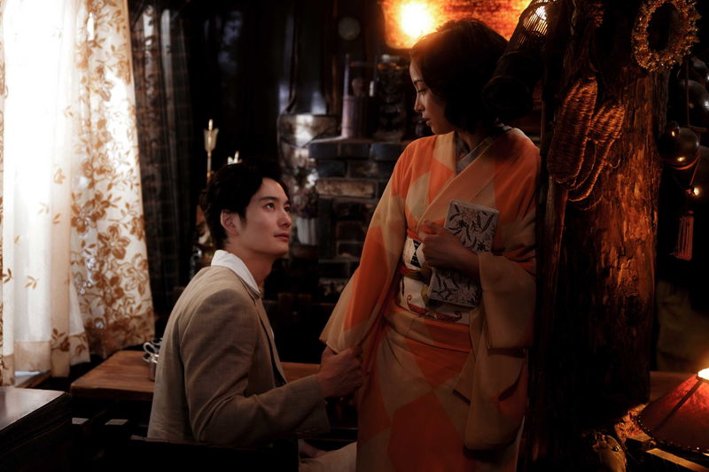 広瀬すずの危険なほど美しい横顔　ロッテルダム映画祭出品決定　「ゆきてかへらぬ」海外版ビジュアル
