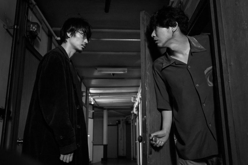 すごむものの人の良さを隠せない綾野剛　ずうずうしいが憎めない柄本佑　「花腐し」本編映像