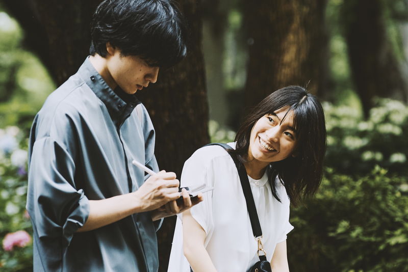 首輪を付けた　リードを手にした女　ゆがんだ欲望がにじみ出る　「JOTARO」ポスター