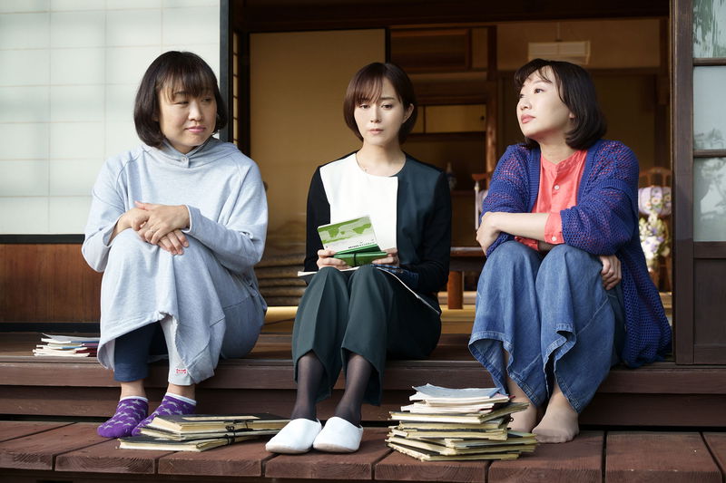 比嘉愛未＆三浦翔平が見どころを語る　家族の大騒動と成年後見制度の問題描く　「親のお金は誰のもの」映像
