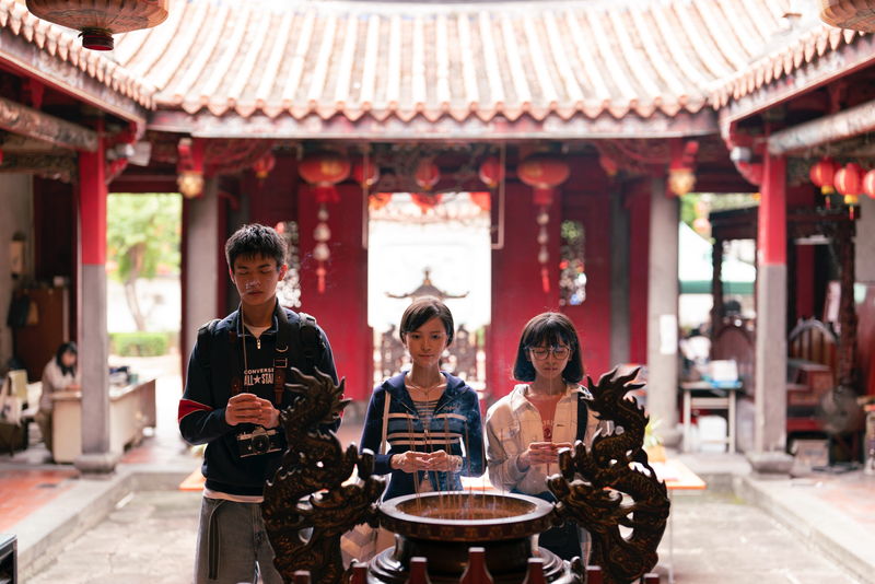 名門校の全日制と夜間部 同じ机を使う2人が同じ男子を想う 「ひとつの机、ふたつの制服」公開決定