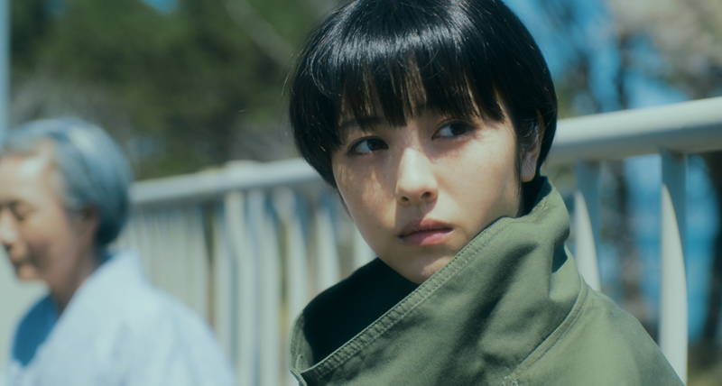 浜辺美波がロング、ボブ、ショートヘア　髪形の変化見せる　「やがて海へと届く」場面写真