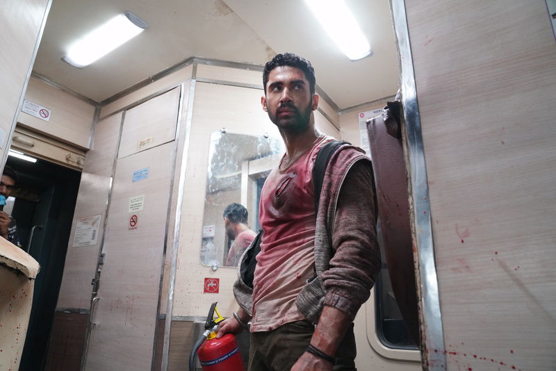 最強特殊部隊員　寝台列車に乗り込んだ武装強盗団と死闘　「KILL　超覚醒」予告