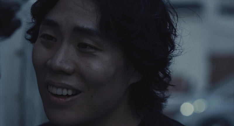 コンビニで起きたゆがみがきっかけで世界の終わりに？　染谷将太主演　ホラー映画「チルド」公開決定