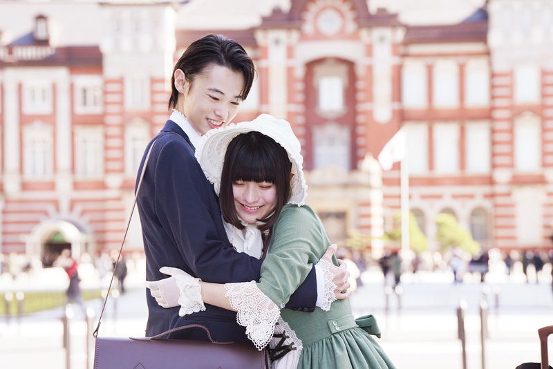 窪塚愛流＆蒔田彩珠　ロリータファッションで着飾り、幸せいっぱいな表情　「ハピネス」本編映像