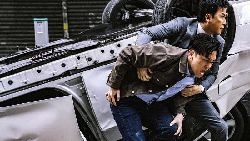 ドニー・イェン 銃を構えて鋭い眼光 英国式ウィッグをつけた検察官姿も 「プロセキューター」場面写真