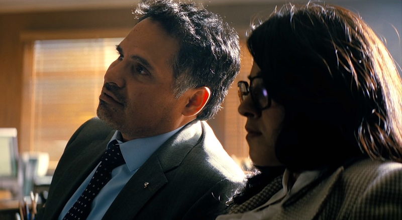 ジェイソン・ステイサム 使い慣れたツルハシで悪党と渡り合う姿 「ワーキングマン」場面写真