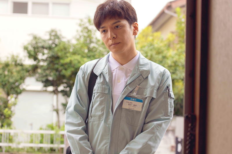 生田斗真　”干からびた目”で日々を淡々と過ごす“渇ききった”表情　水道局職員役　「渇水」場面写真