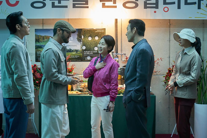 きょとんとした表情のハ・ジョンウ 今までにない少しとぼけた雰囲気 「ロビー!」ポスター