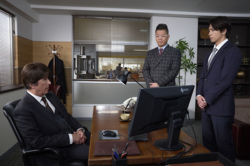 ドラマシリーズから続投の面々　劇場版でも火花を散らす　「正直不動産」場面写真