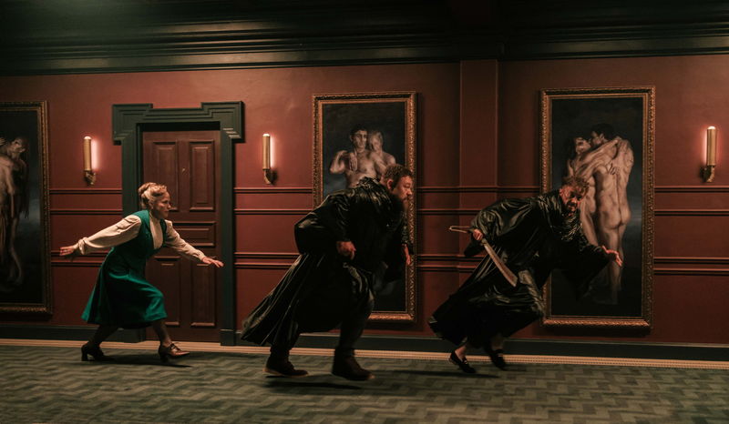 パトリシア・アークエット　悪魔崇拝者の巣窟を取り仕切る執事長に　「ゼイ・ウィル・キル・ユー」場面写真