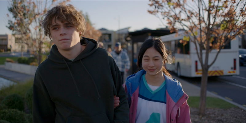 不気味な里親の切なる“願い”　兄妹に仕掛けられた “禁断の儀式”　「ブリング・ハー・バック」場面写真