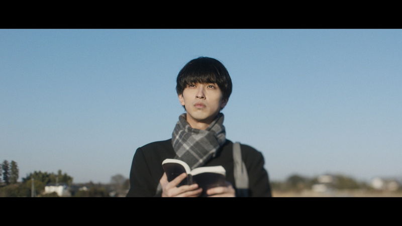 横浜流星　まぶたを一重に＆ぼさぼさの髪とひげで顔を隠す姿　”5つの顔”を演じ分ける　「正体」場面写真