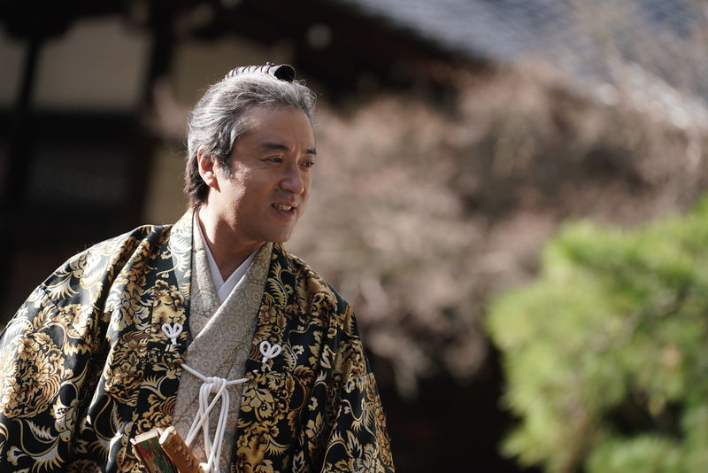 ムロツヨシvsムロツヨシ　冷酷無比の兄とグレた坊主の弟の二役を演じる　「身代わり忠臣蔵」本編映像