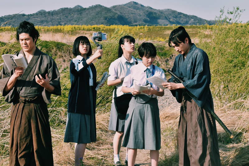 勝新を愛する女子高生　時代劇を撮影する仲間たち　伊藤万理華主演「サマーフィルムにのって」新写真公開