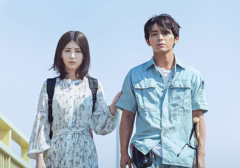 くちびるが今にも触れそうな山田涼介と浜辺美波のツーショットも　「サイレントラブ」場面写真