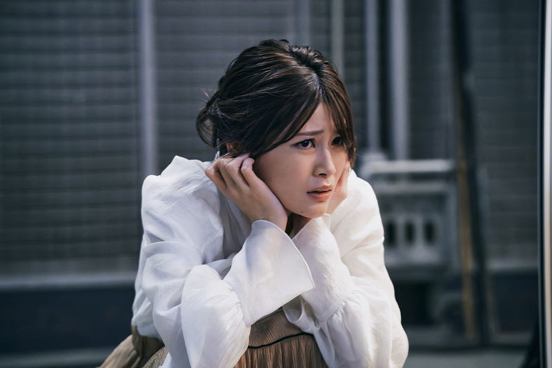 眼光鋭い阿部寛　おびえる生見愛瑠　叫ぶ吉田鋼太郎　「ショウタイムセブン」場面写真