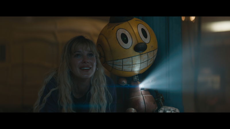 ミリー・ボビー・ブラウン　キュートなロボットと大冒険　「エレクトリック・ステイト」配信決定