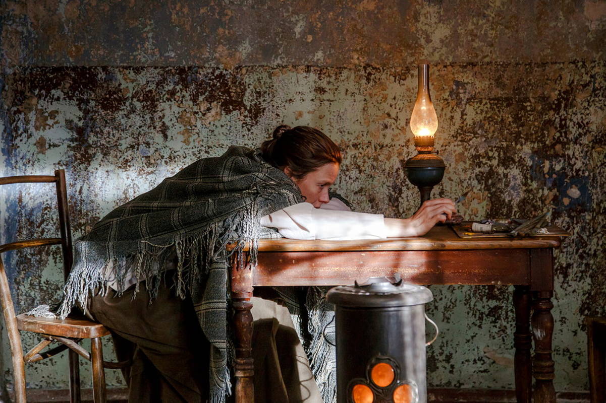 フィンランドの国民的画家ヘレン・シャルフベック　美しい自然の中で見せる微笑　「魂のまなざし」場面写真