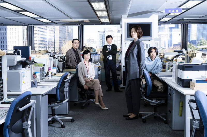 米倉涼子　権力の不正をとことん追及する鋭い視線　Netflix「新聞記者」場面写真