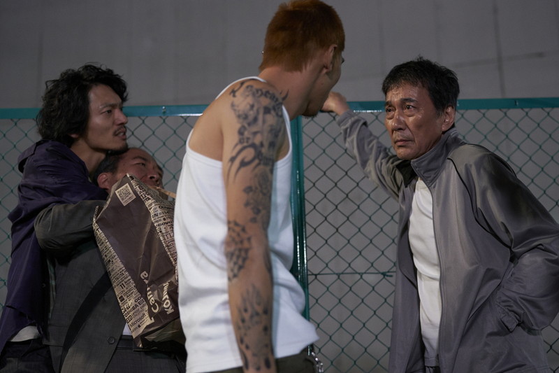 長澤まさみの手がヒザに　困惑する仲野太賀　「すばらしき世界」本編映像公開