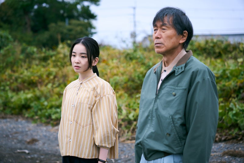ずぶぬれでボートに横たわる福士蒼汰＆松本まりか　「湖の女たち」場面写真