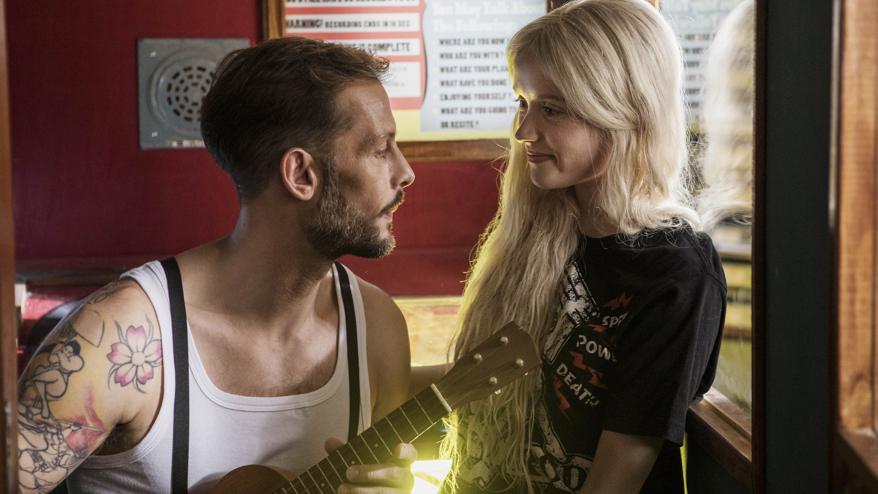 人魚＆恋を捨てた男　レトロな録音ブースでのデュエットで接近　映画「マーメイド・イン・パリ」本編映像