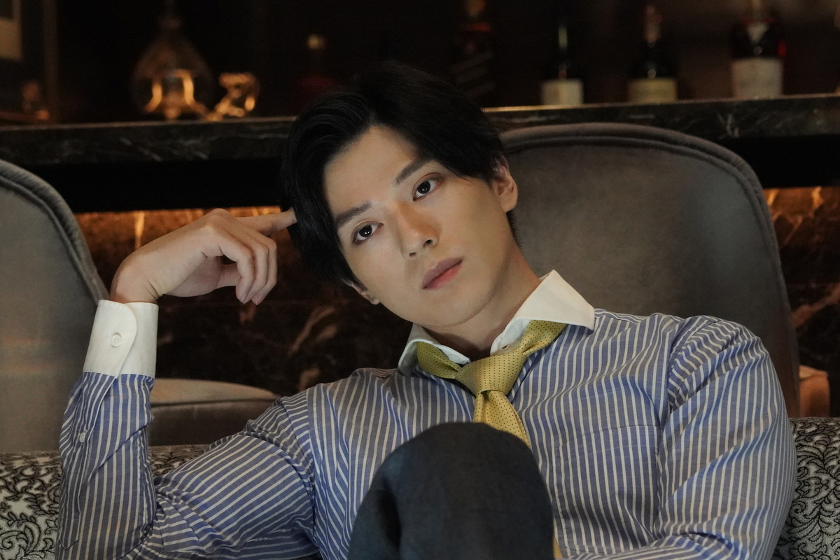 闇の交渉屋・岩田剛典　謎の女性・松井愛莉と出会う　ドラマ「Re:名も無き世界のエンドロール」本編映像