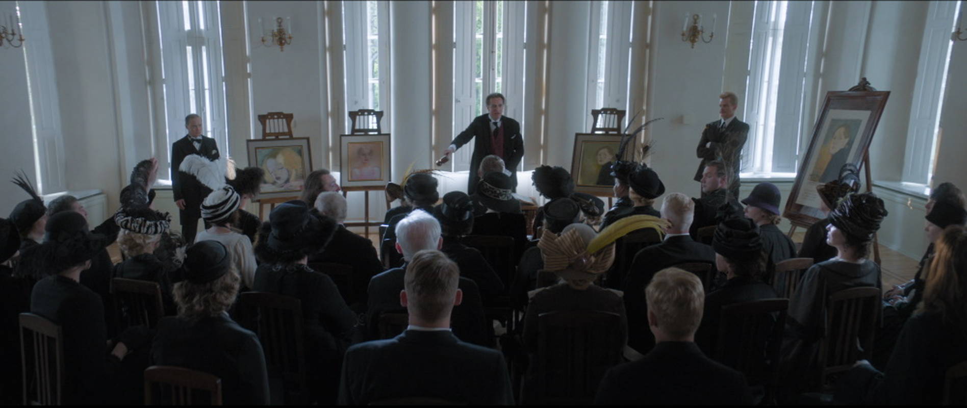 フィンランドの国民的画家ヘレン・シャルフベック　美しい自然の中で見せる微笑　「魂のまなざし」場面写真