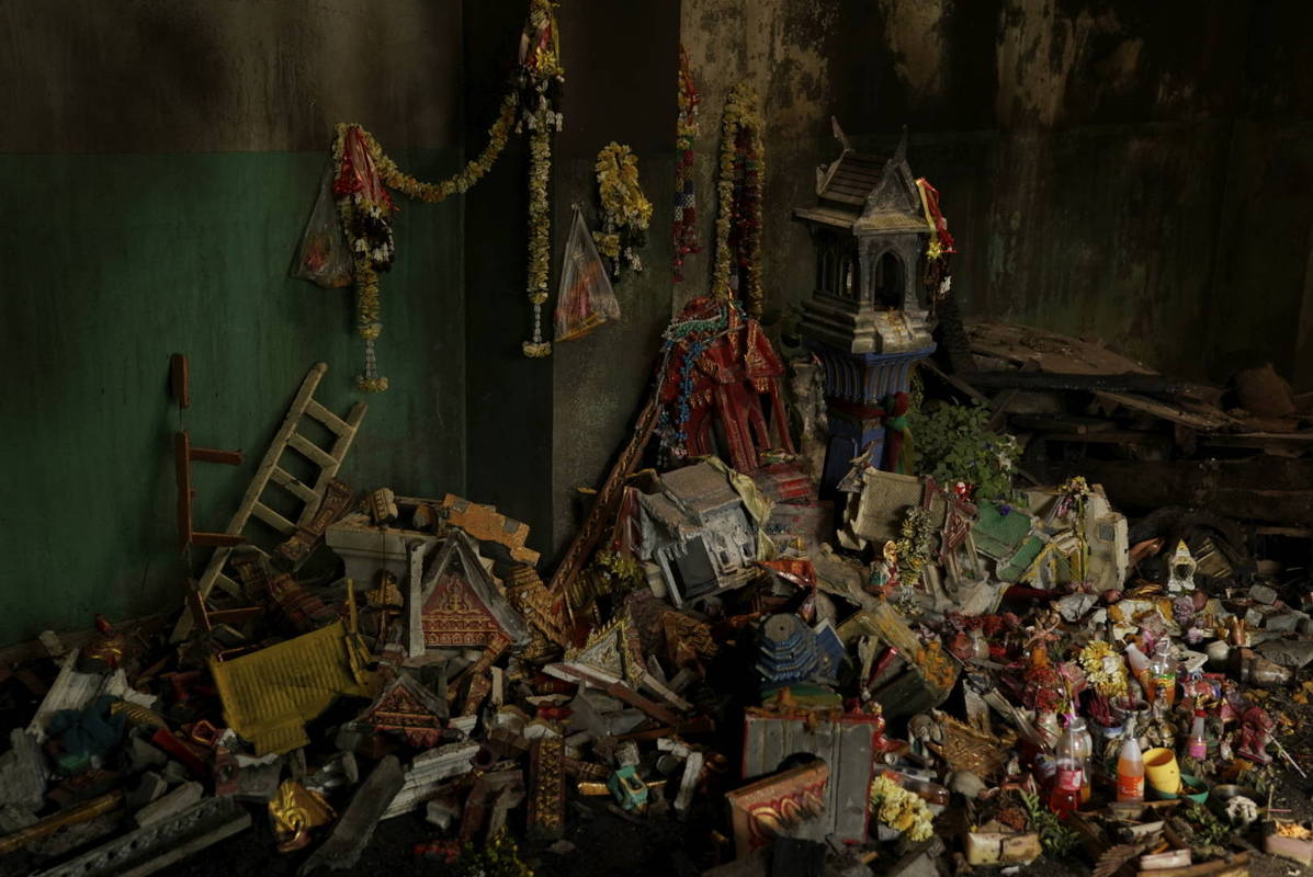 祈祷師たちが全身全霊で儀式　何かに取り憑かれた娘のため　「女神の継承」場面写真