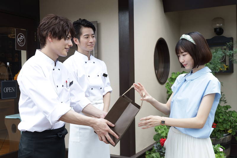 パティシエとお客さん　”両片思い”の恋の行方を描く　「パティシエさんとお嬢さん」場面写真