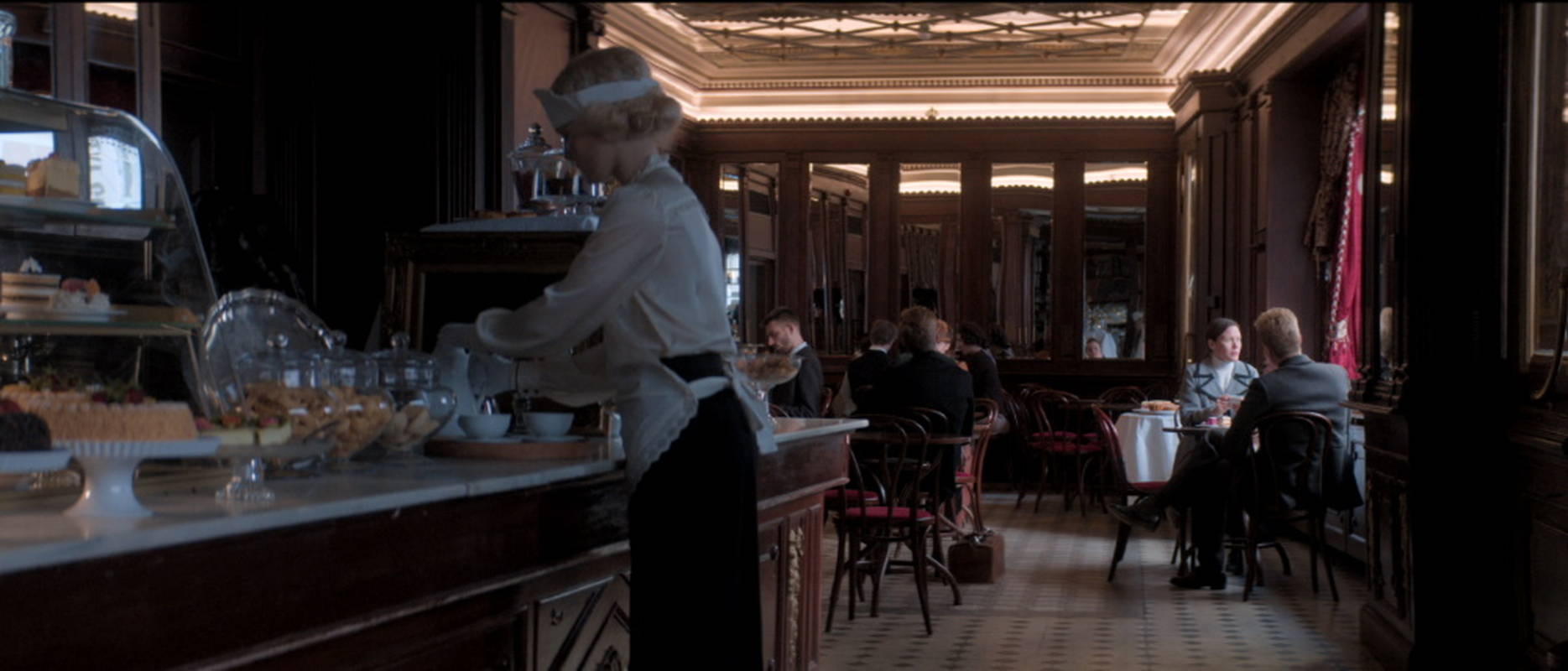 フィンランドの国民的画家ヘレン・シャルフベック　美しい自然の中で見せる微笑　「魂のまなざし」場面写真