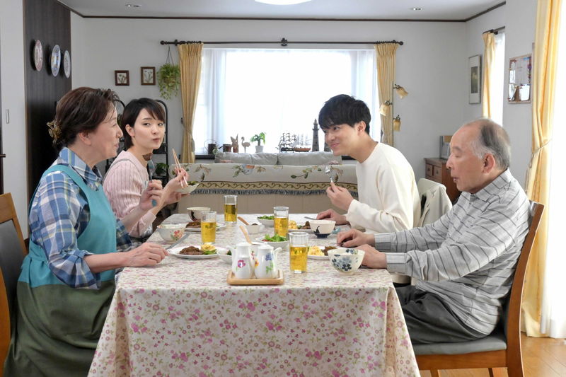 高畑淳子が見せるゴキゲンシニアライフ　シャンソン歌手に挑戦　「お終活 再春！人生ラプソディ」場面写真