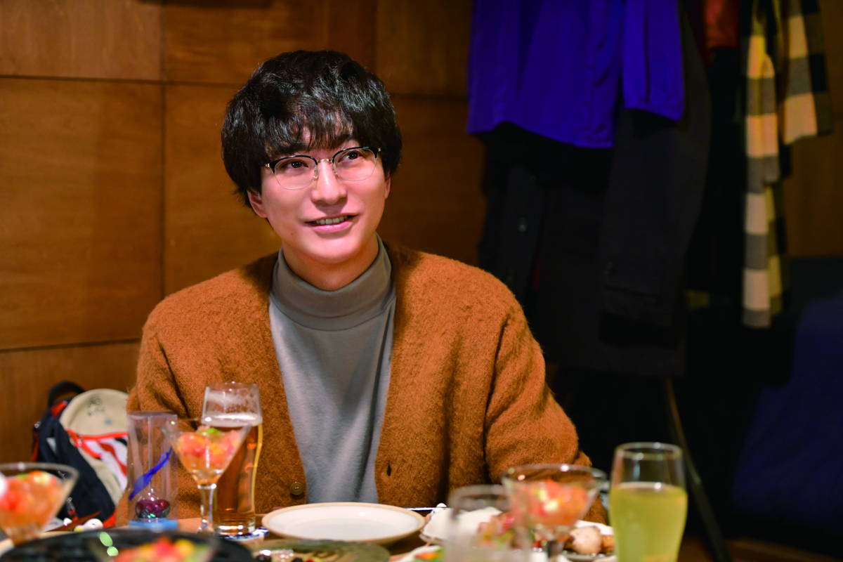 赤楚衛二＆町田啓太　恋が成就し幸せオーラ全開　一緒に食事、キャンプでつり　映画「チェリまほ」場面写真