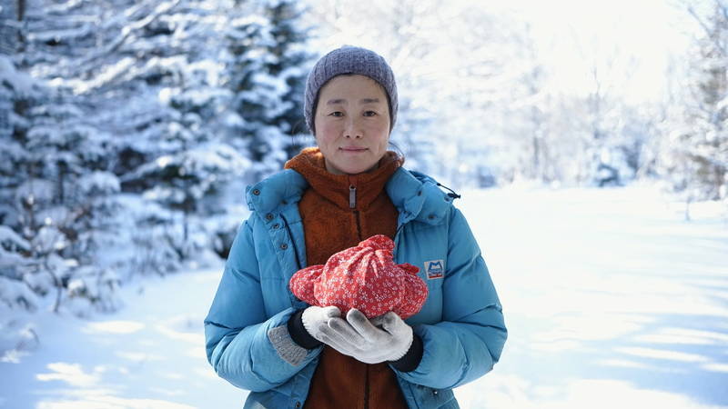 北海道斜里町に謎の”赤いやつ”が出現　映画「Shari」予告編