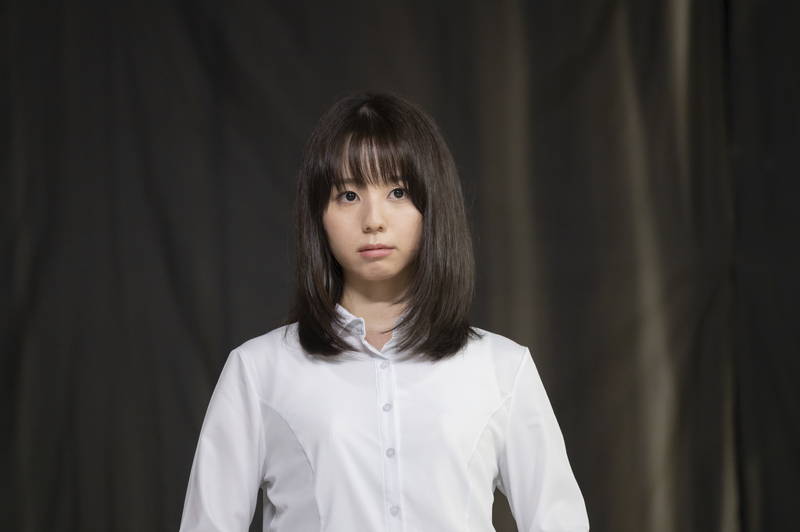 白いワンピース姿の小宮璃央、浦上晟周からキス？　謎の怪物の姿も　「グランギニョール」場面写真