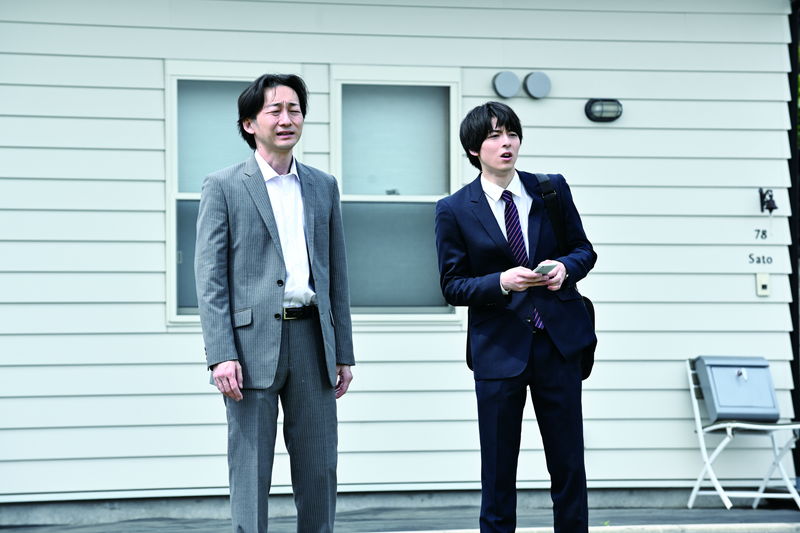 高杉真宙が貸金業者の新入社員として働く姿　「ナニワ金融道」場面写真