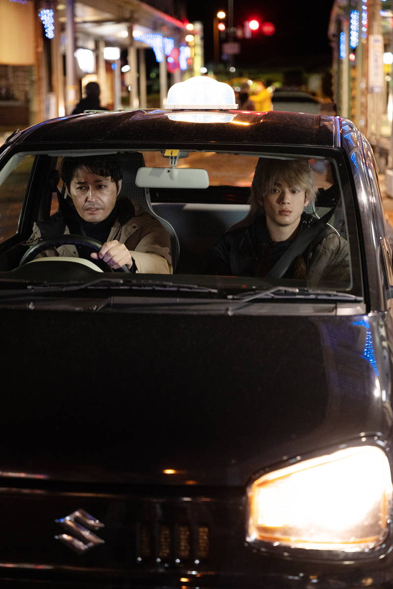 安田顕＆山田裕貴　ぎこちない距離感でたたずむ2人　「ハザードランプ」ティザーポスター