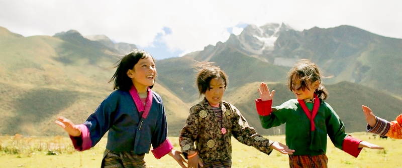 大人びた歌を歌う少女　教師目指す少年　僻地の村での初授業　「ブータン 山の教室」本編映像